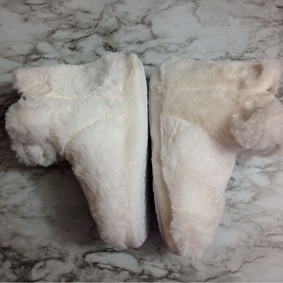 Mixit Cream Color Slipper Boots with Embroidered Owl Detail Size Medium 1-2 - Picture 5 of 13
